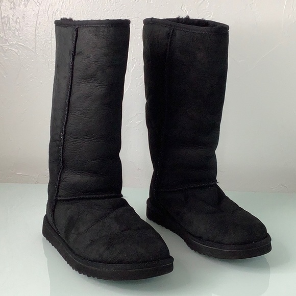 UGG Classic Tall Black leather sheepskin lined boots size 8 EUC - Picture 12 of 12